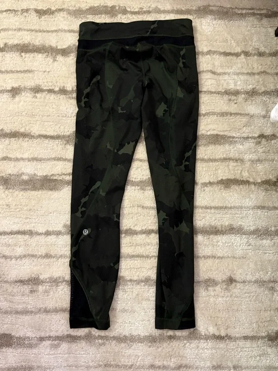 Camo Lululemon capri leggings - Picture 2 of 2